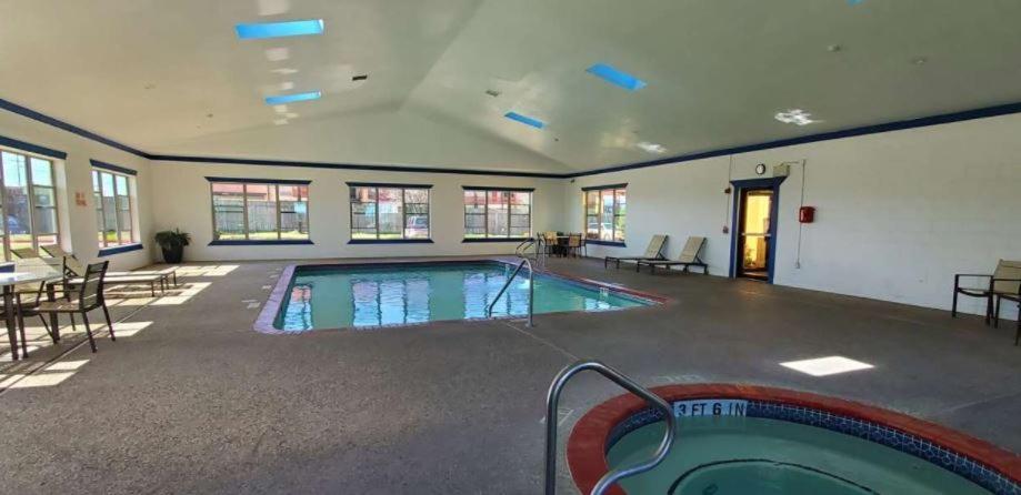 Best Western Executive Inn & Suites Madisonville Zewnętrze zdjęcie